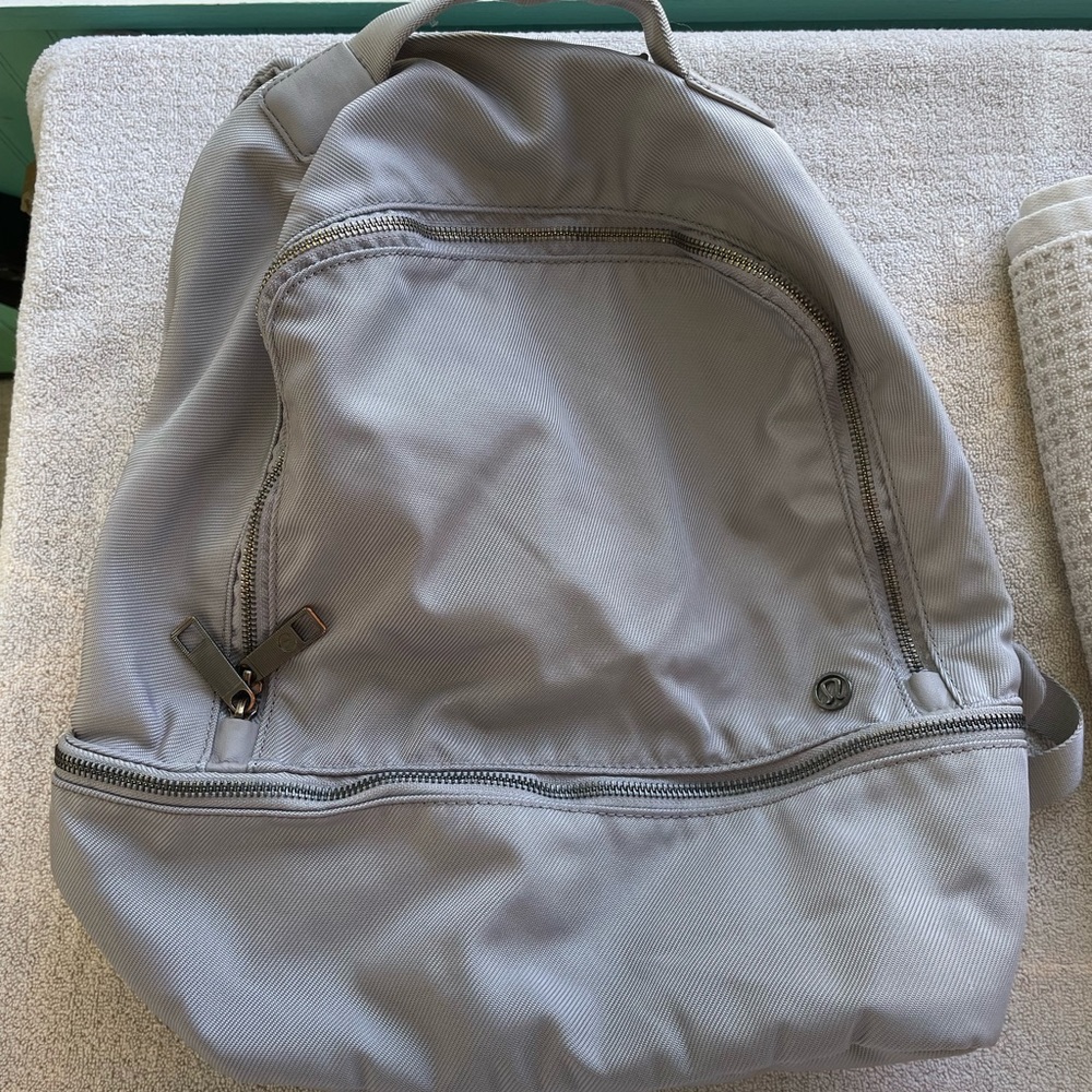Lululemon backpack in grey